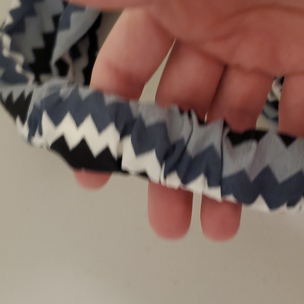 Black,white, and gray chevron Head band with buttons on the sides - Picture 6 of 6